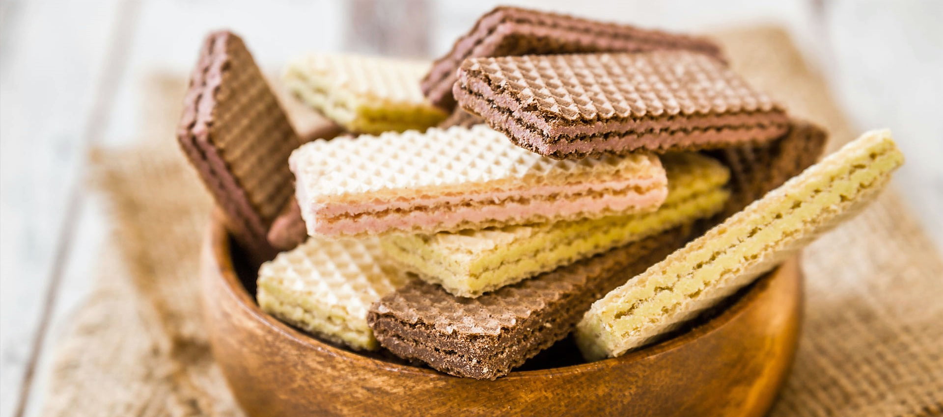 طرز تهیه ویفر شکلاتی خانگی ؛ عصرانه‌ پاییزی خوشمزه و سالم