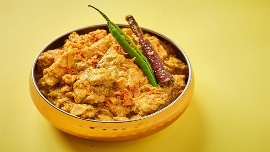 طرز تهیه خورش کاری با ماست و مرغ ؛ یک غذای هندی تند و خوشمزه