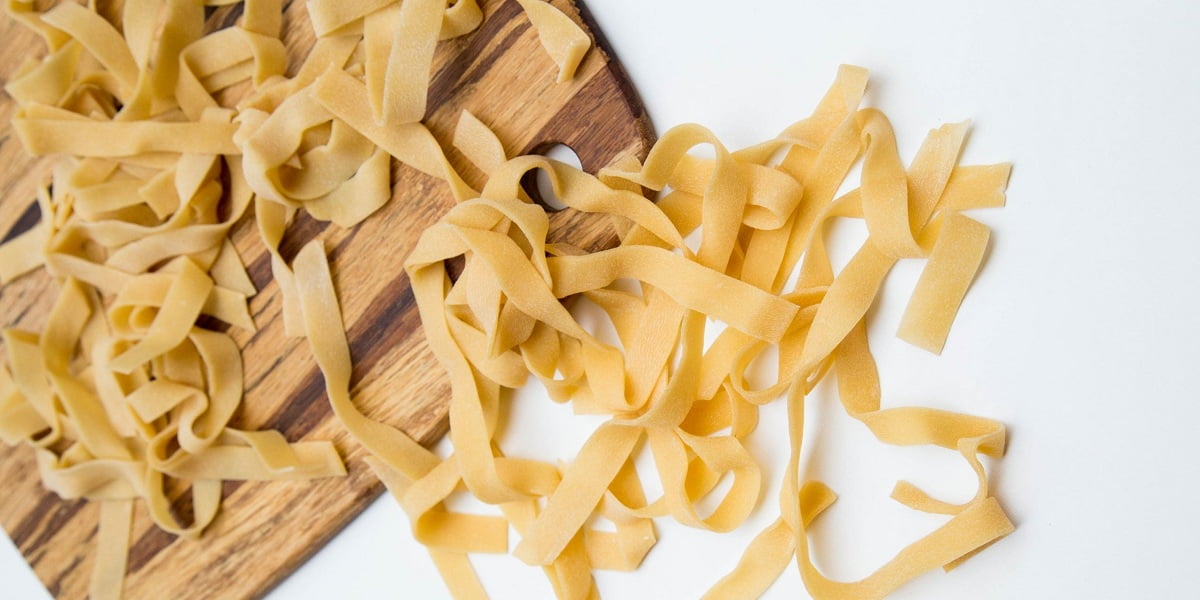 طرز تهیه خمیر پاستا خانگی ساده و تمام فوت و فن‌های آن