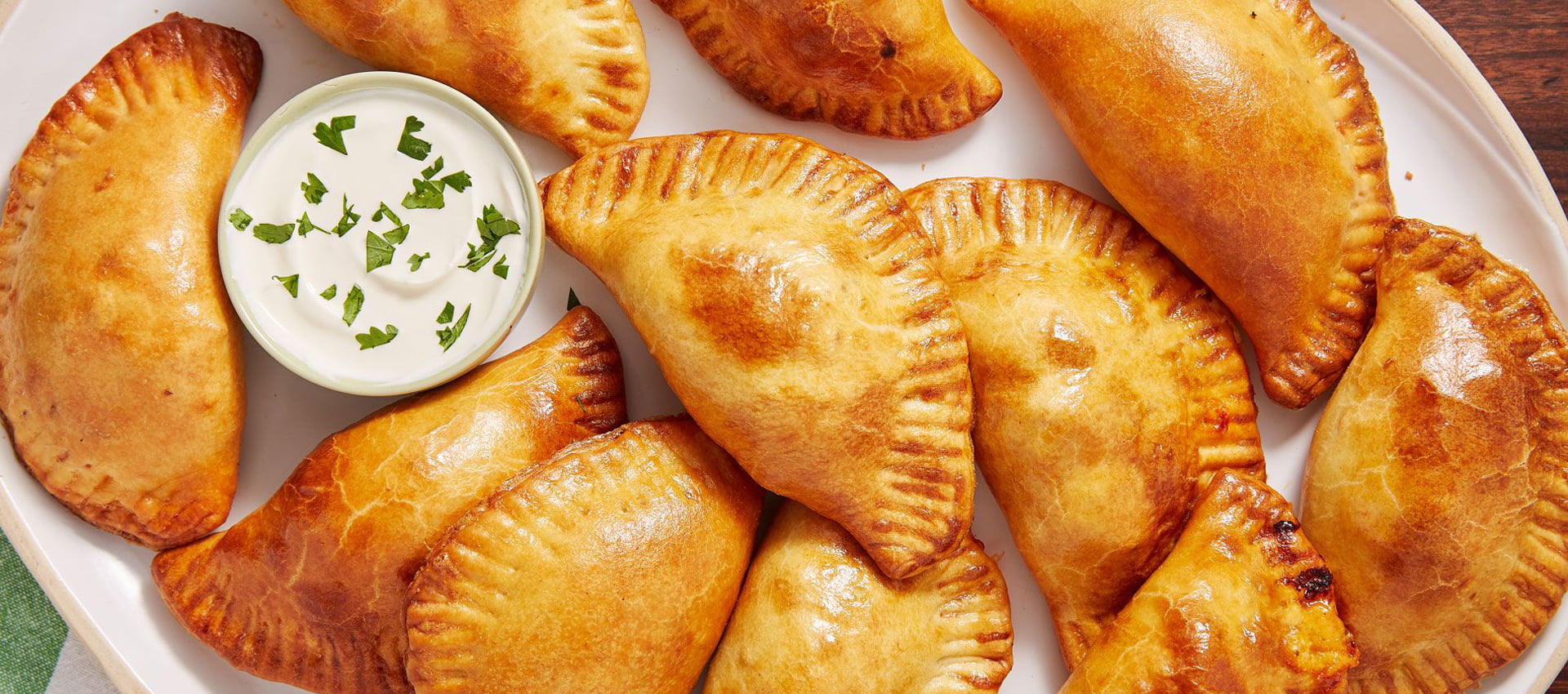 طرز تهیه پیراشکی اسپانیایی یا امپانادا؛ یک لقمه خوشمزه و متفاوت با گوشت