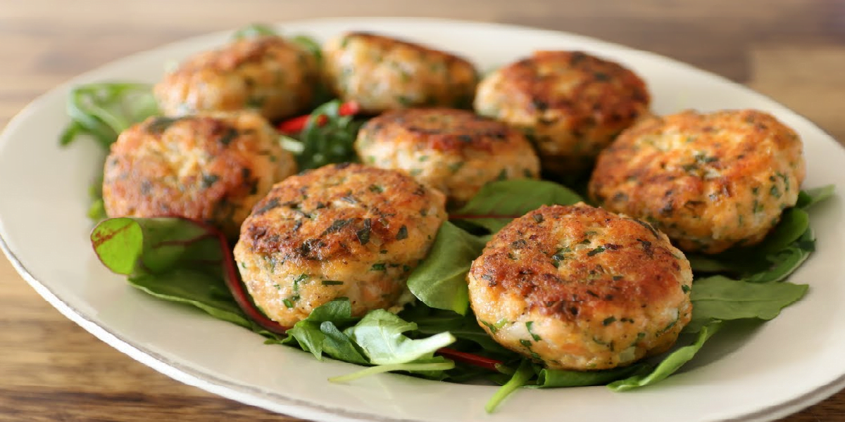 طرز تهیه کیک ماهی سالمون تازه ؛ یک وعده غذای دریایی متفاوت