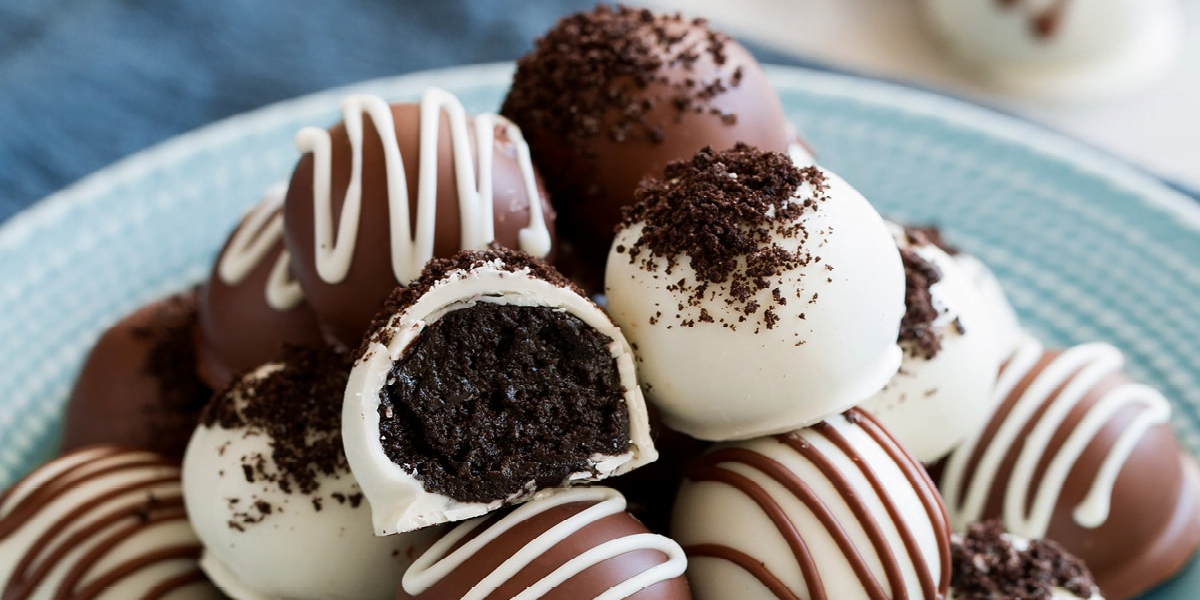 طرز تهیه توپک شکلاتی فوری و خوشمزه با بیسکوئیت اوریو