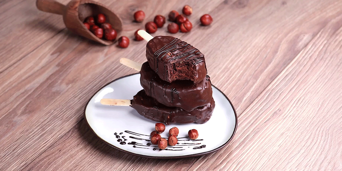 طرز تهیه کیک چوبی شکلاتی؛ یک دسر خوشمزه همراه ویدیو