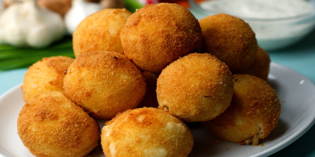 طرز تهیه عصرانه خوشمزه و متفاوت؛ بمب سیب زمینی