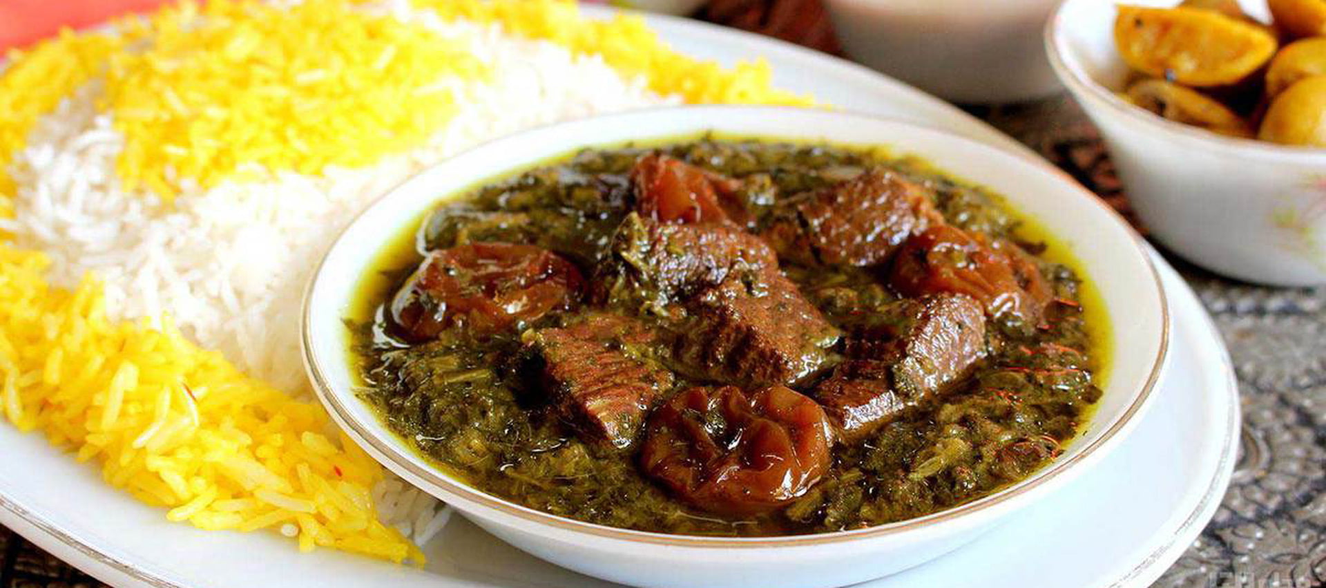 طرز تهیه خورشت آلو و اسفناج با بوقلمون