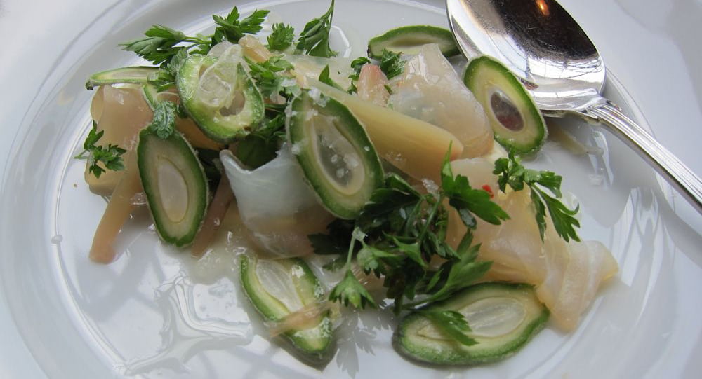 طرز تهیه ترشی چغاله بادام در سرکه و نمک