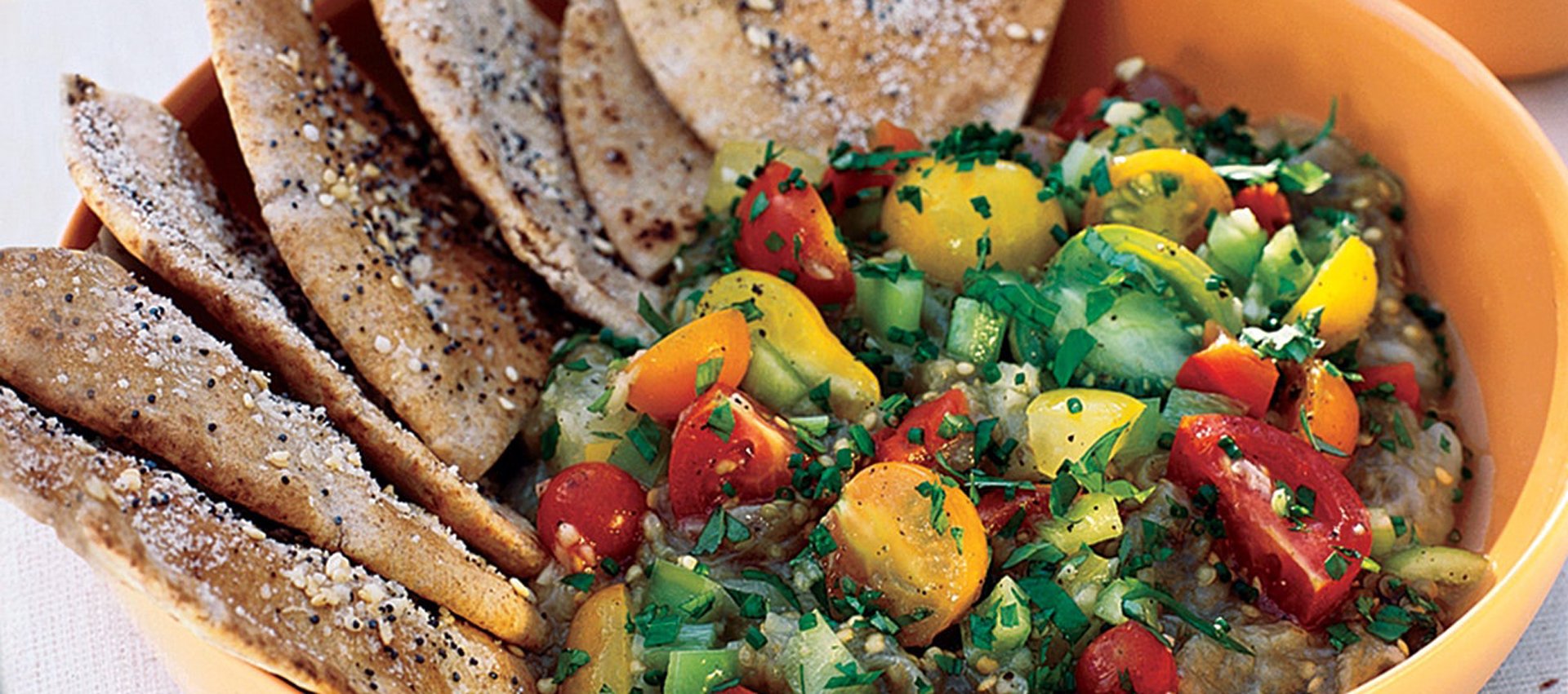 طرز تهیه سالاد بادمجان کبابی با سس ماست مخصوص