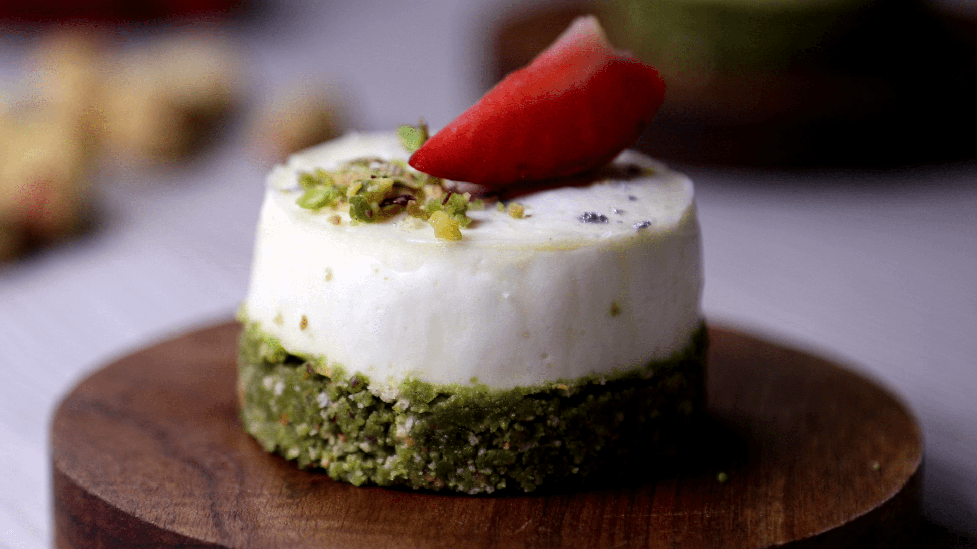 طرز تهیه بیسکوکیک با ماست همراه با ویدیو