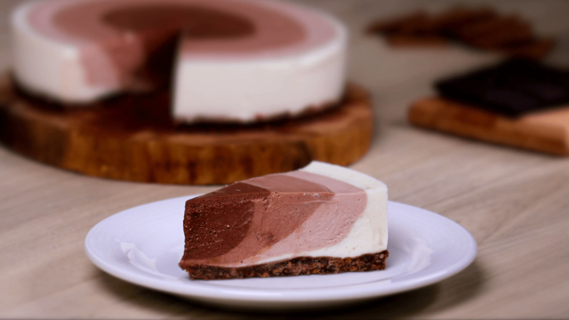 طرز تهیه چیزکیک یخچالی با تزیین متفاوت همراه با ویدیو