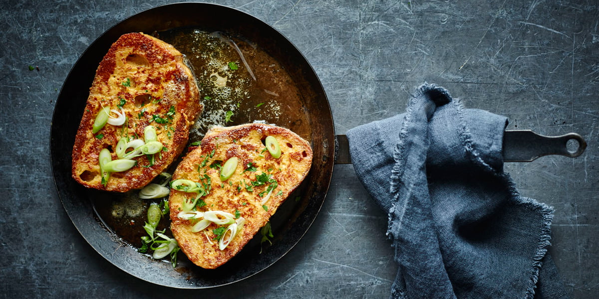 طرز تهیه تست فرانسوی خوشمزه با سیر و پارمسان