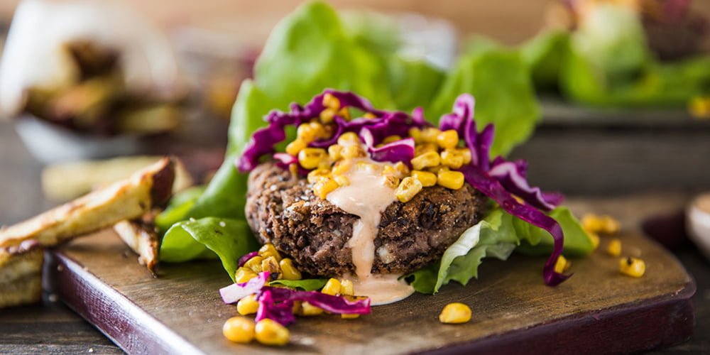 طرز تهیه برگر گیاهی هالوپینو با چاشنی پیاز کاراملی