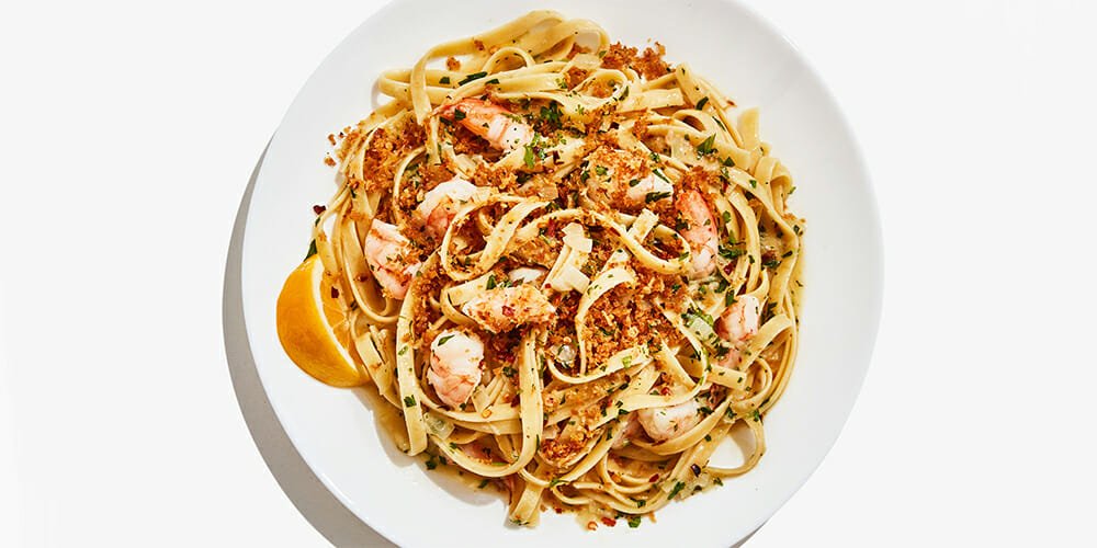 طرز تهیه پاستای میگو با سس سیر و لیمو