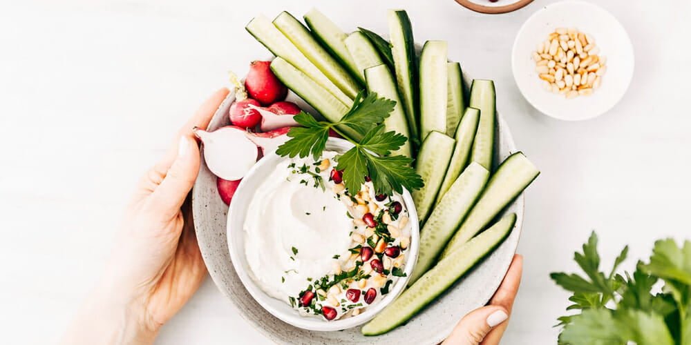 طرز تهیه دیپ ماست نعنایی بدون چربی با ماست ایسلندی