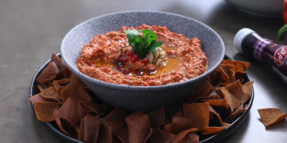 طرز تهیه محمره با نان پیتای سرخ شده همراه ویدیو