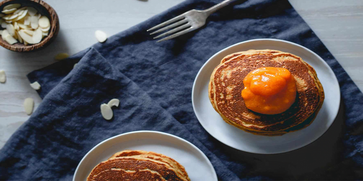 طرز تهیه پنکیک خرمالو فوری برای صبحانه