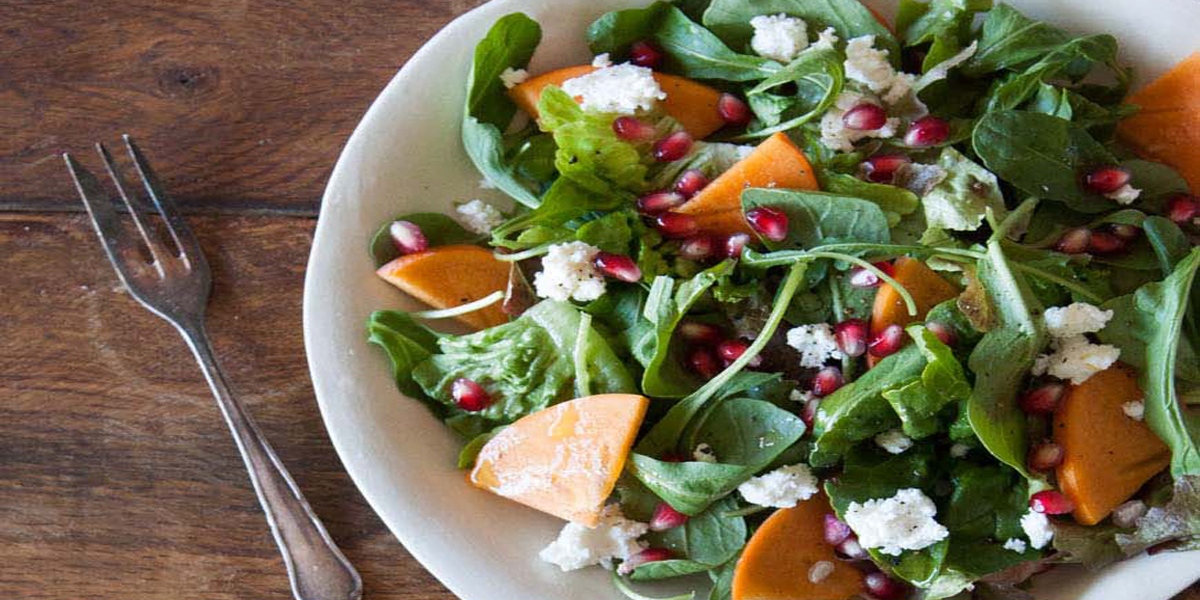 طرز تهیه سالاد خرمالو و انار با سس مخصوص