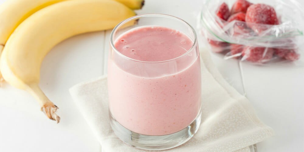 طرز تهیه اسموتی کفیر میوه‌ای