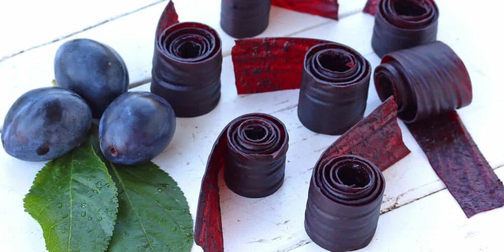 طرز تهیه لواشک آلو خوشرنگ با دو طعم ترش و ملس