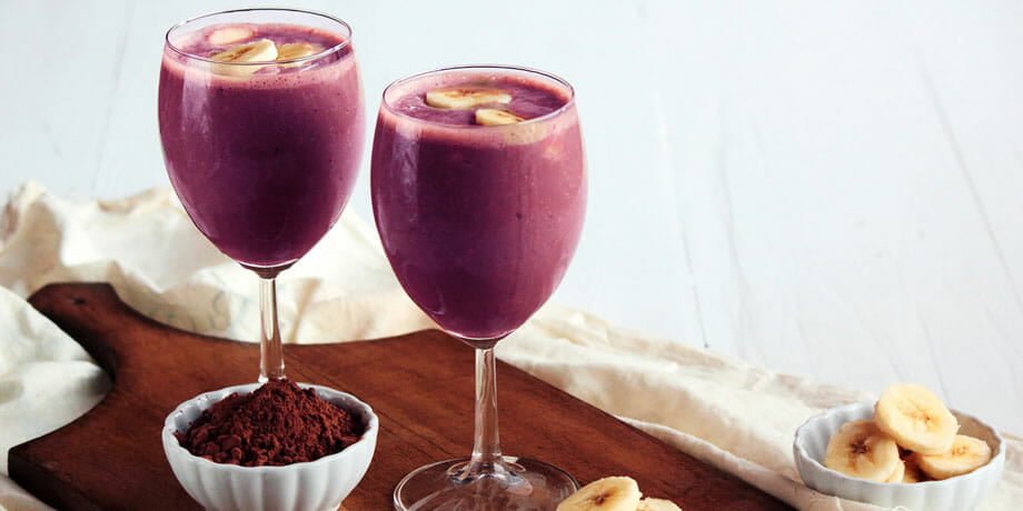 طرز تهیه اسموتی خوشمزه تابستانی موز و انگور