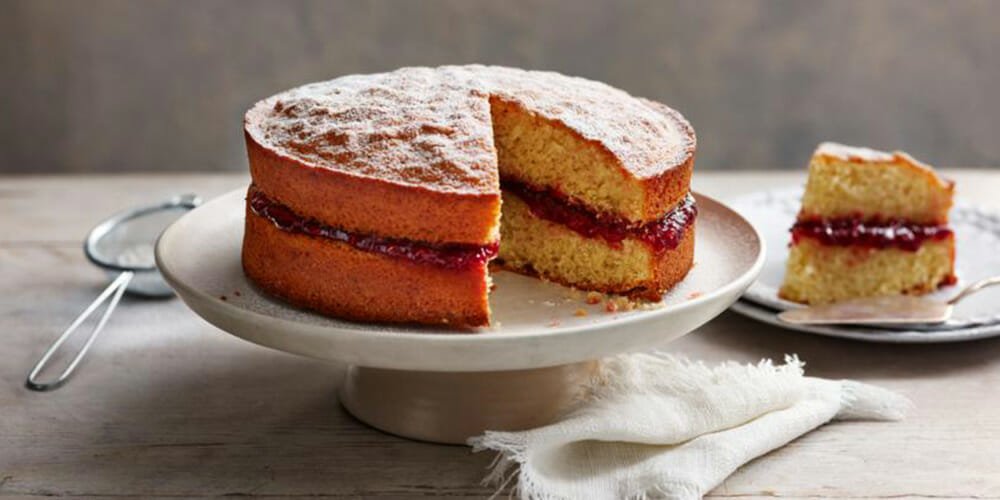 مثل ملکه ویکتوریا کیک اسفنجی بخورید!