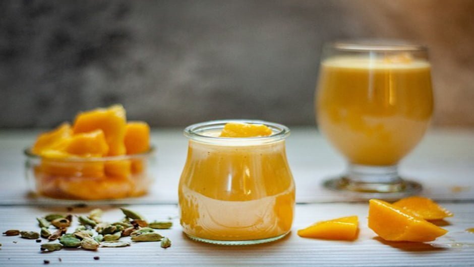 طرز تهیه اسموتی انبه با بستنی وانیلی