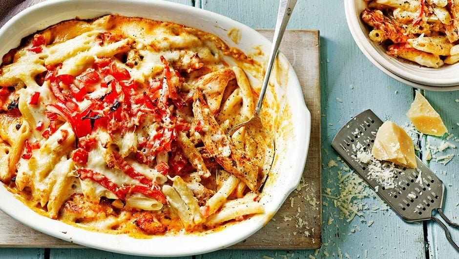 طرز تهیه پاستا ایتالیایی چیکن موزارلا با ادویه و سس