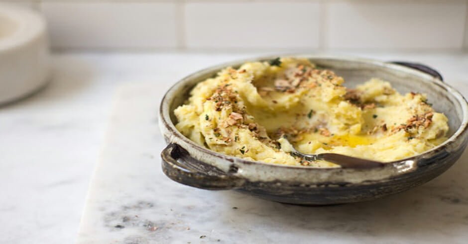 طرز تهیه پوره سیب زمینی مجلسی و مقوی با کره و زعفران