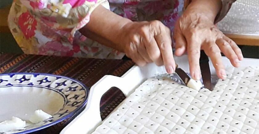 طرز تهیه لوز نارگیل (شیرینی مخصوص عید)