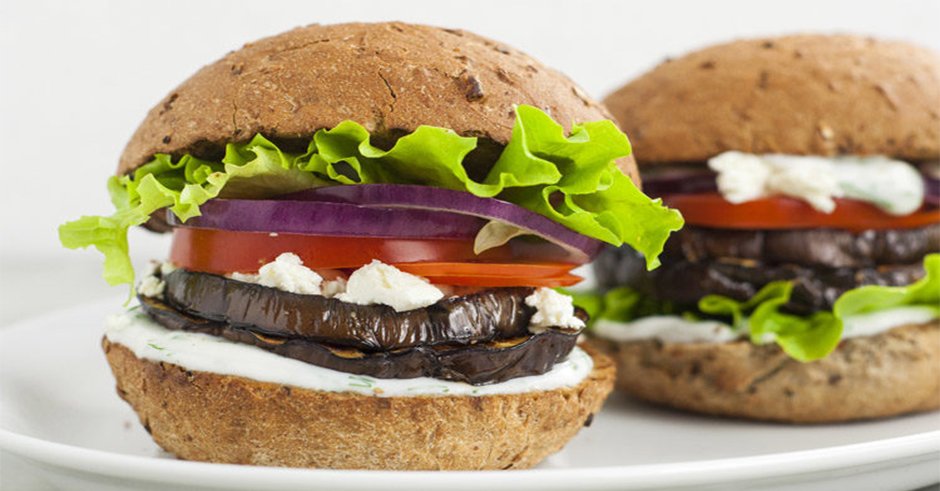 طرز تهیه برگر بادمجان کبابی با پنیر فتا