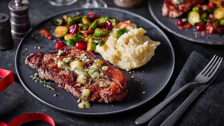 طرز تهیه فیله استیک با سس بلوچیز خوشمزه