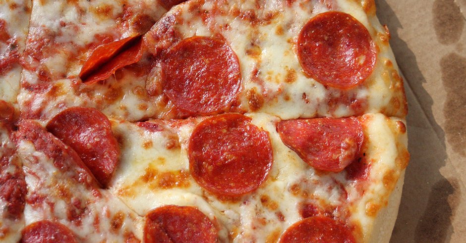 طرز تهیه پیتزا پپرونی خوشمزه مرحله به مرحله