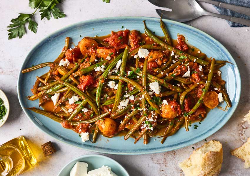 خوراک لوبیای یونانی با پنیر لیقوان