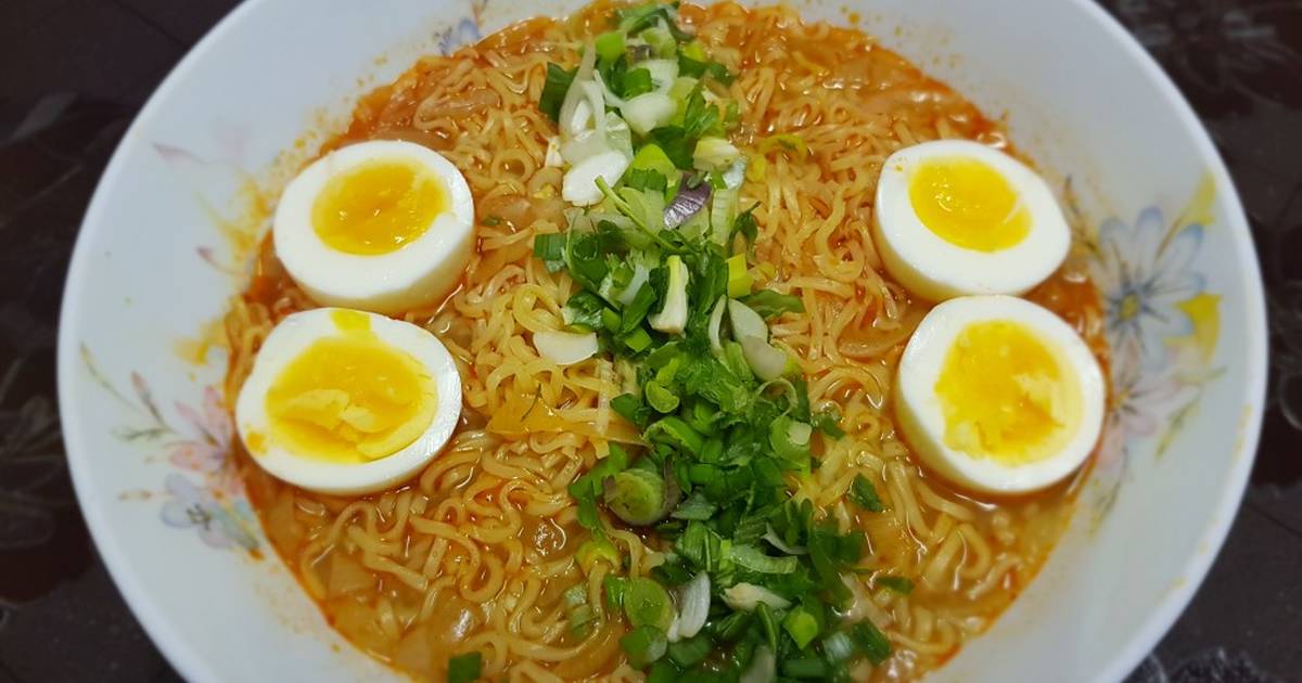 نودل و تخم مرغ