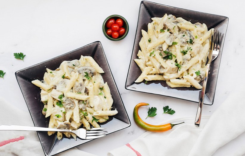 پاستا پنه مرغ با سس آلفردو