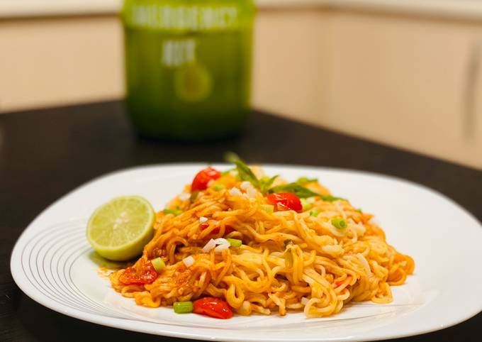 نودل با سس گوجه