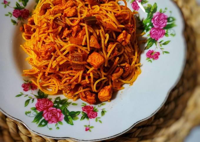 ماکارونی با سس کرفس