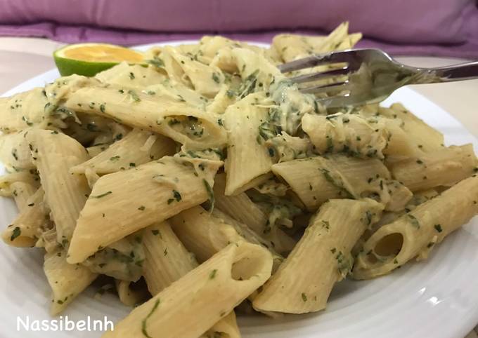 پاستا با خامه و مرغ